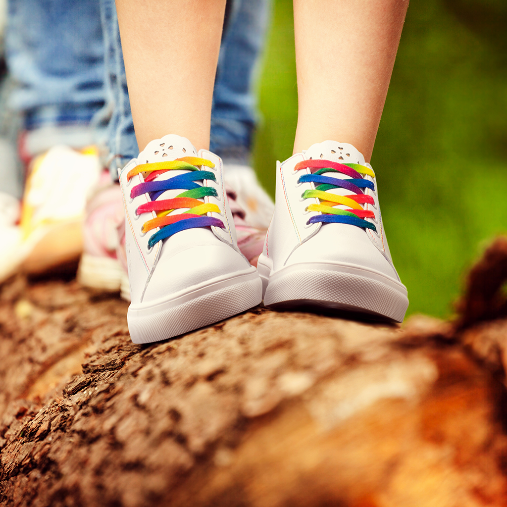 Sneakers bianche con lacci arcobaleno Le scarpe di Alice, Scarpe Bambini, SKU k222000123, Immagine 0